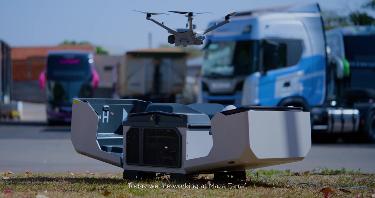 DJI Dock instalado em pátio de caminhões
